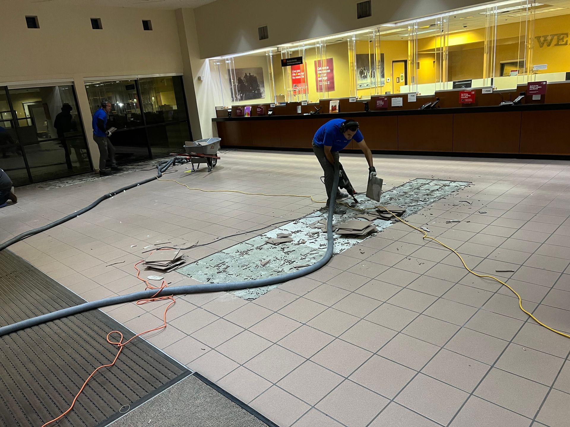 Dust-Free Tile Removal